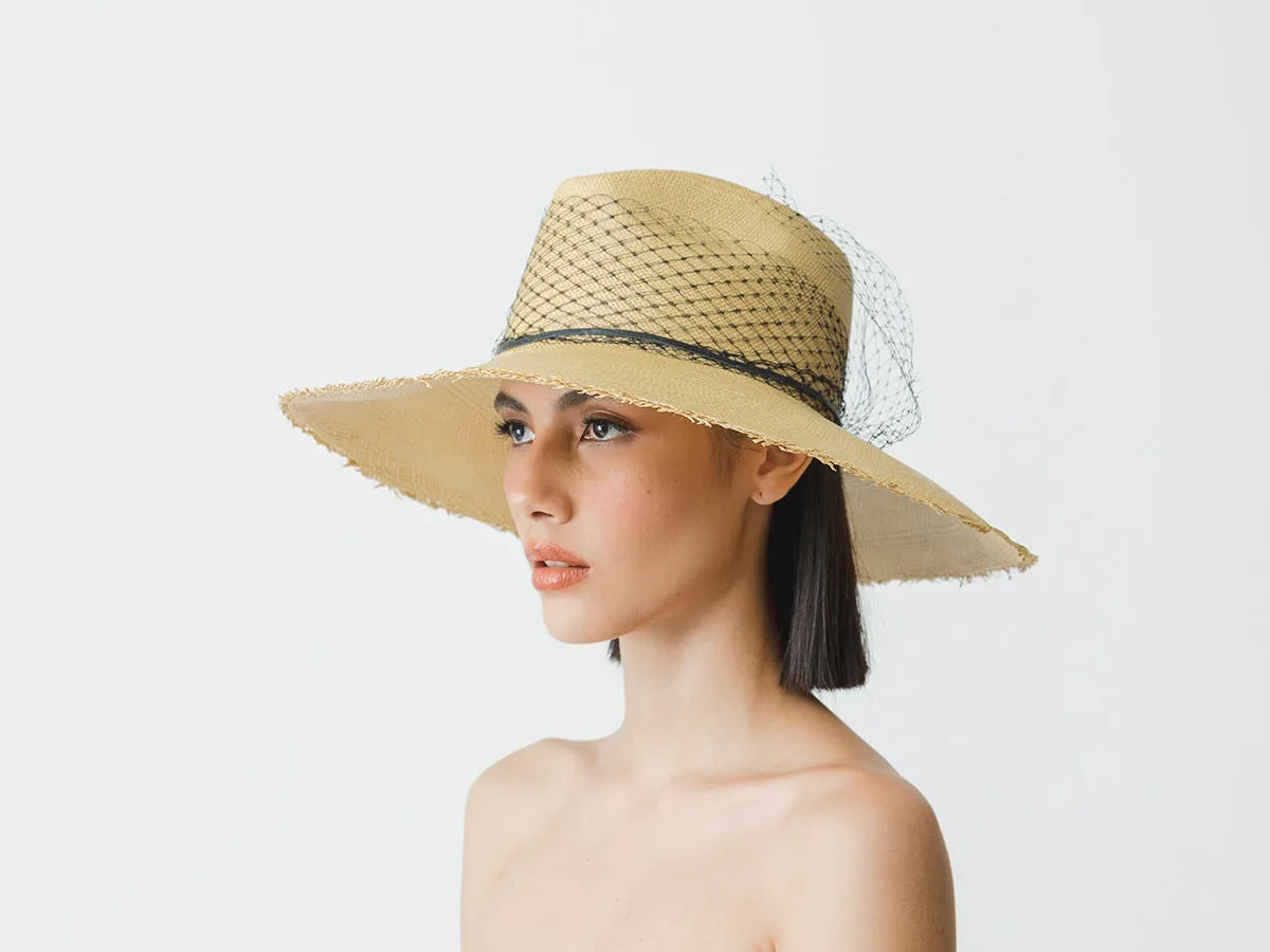 Glamour Frayed Aguacate Long Brim With Tulle