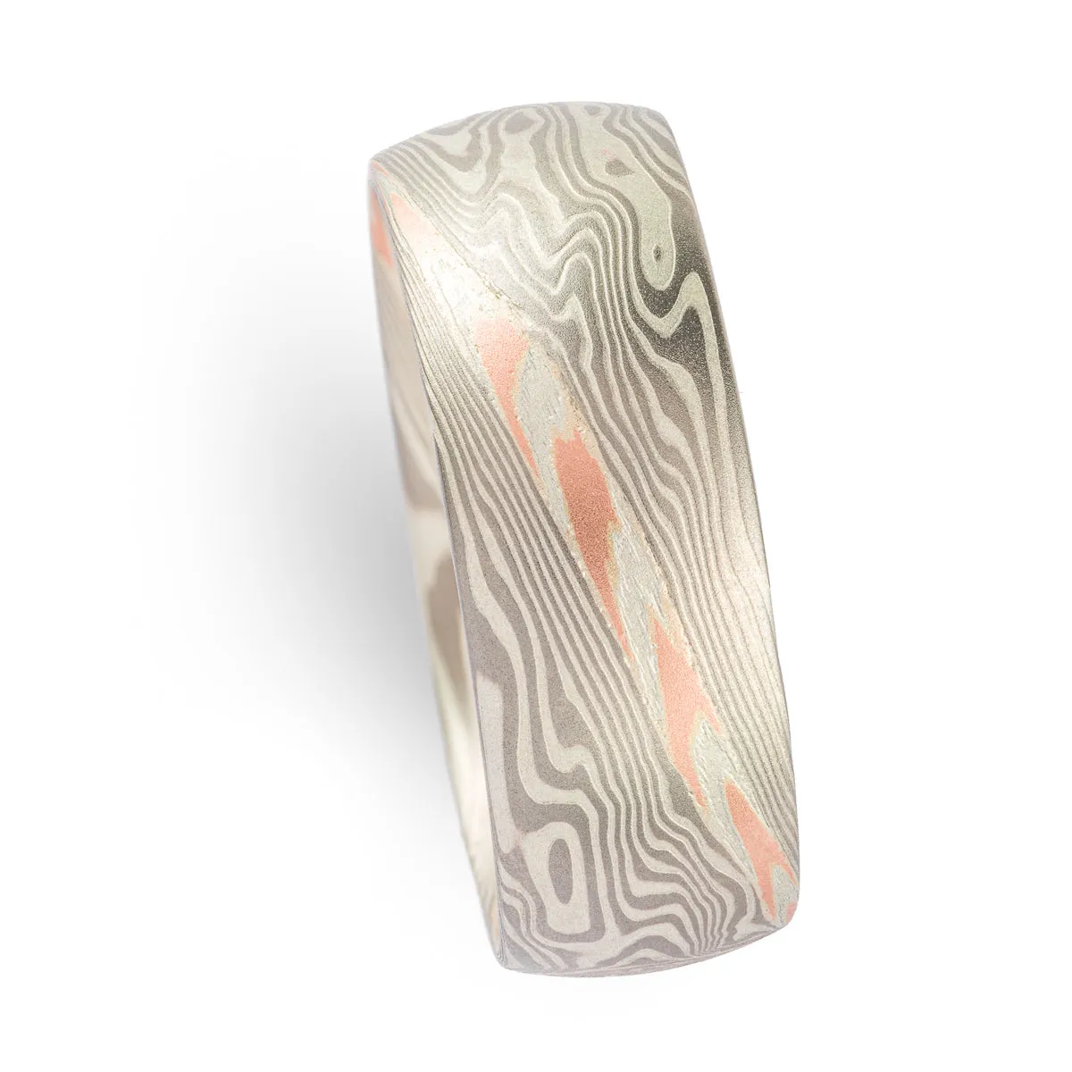 Unique Twist Ring with Patterned Stratum
