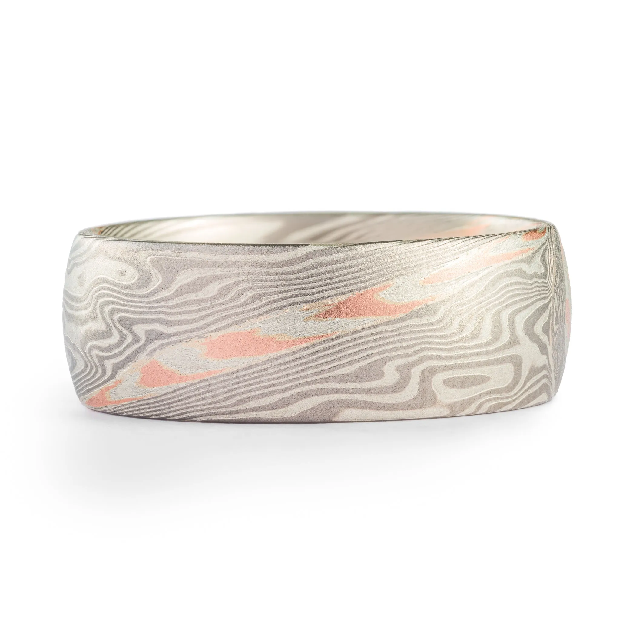 Unique Twist Ring with Patterned Stratum